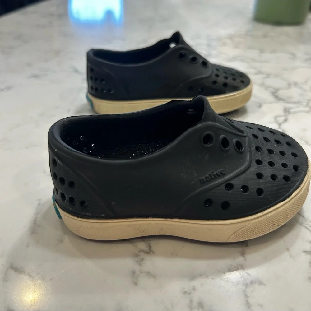Native Navy Blue Jefferson Slip On Shoes Size‎ 4C Infant/Baby